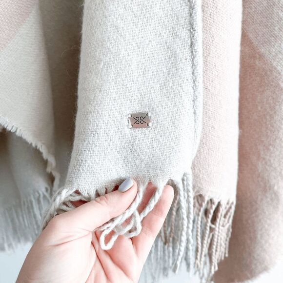 Soia & Kyo Women's Beige Pink Colorblock Fringed Poncho Cape One Size - Picture 5 of 8